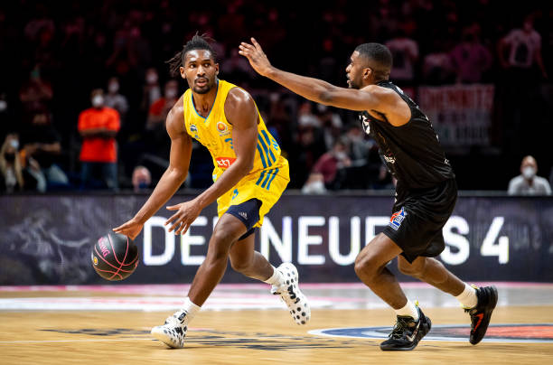 冷静果敢的 冷静果敢的